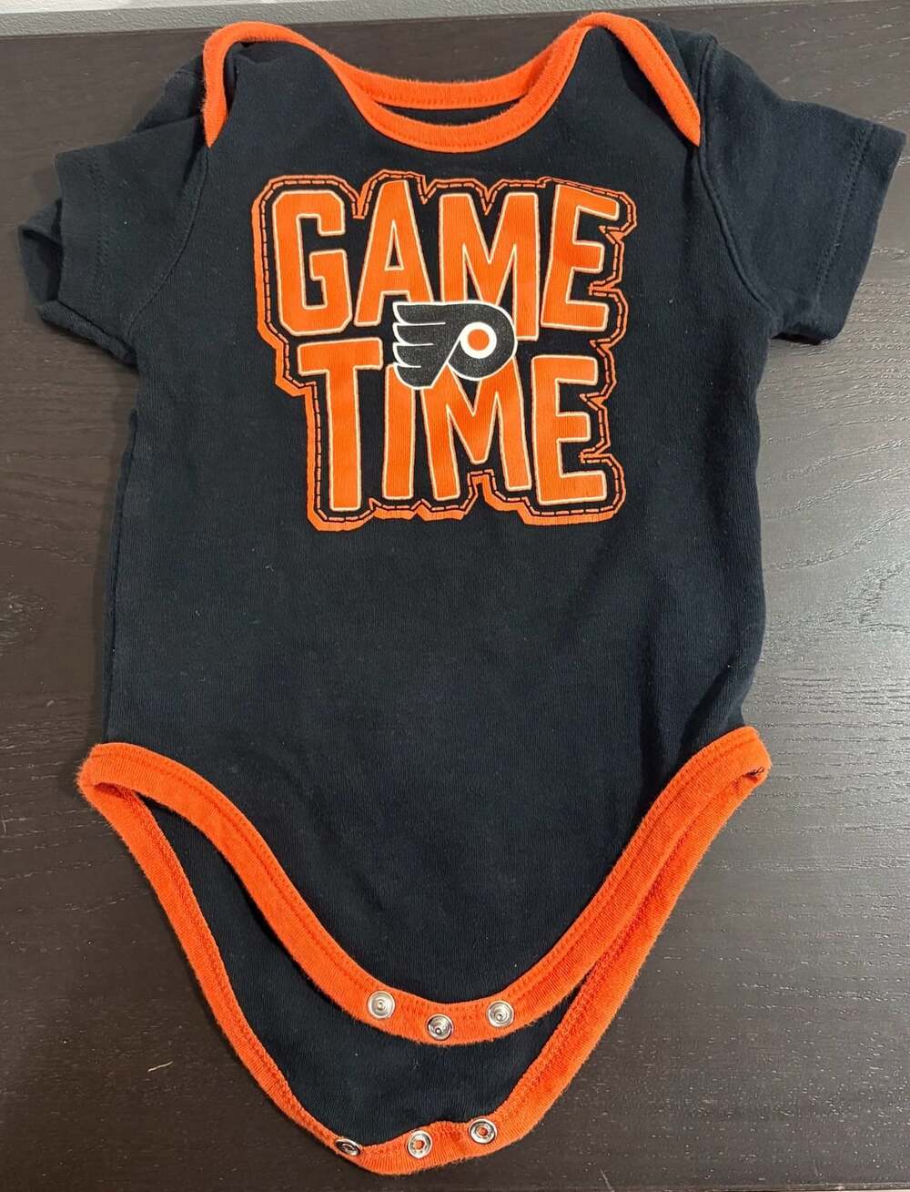 NHL Philadelphia Flyers Baby Bodysuit Size 12M Game Time Black Orange